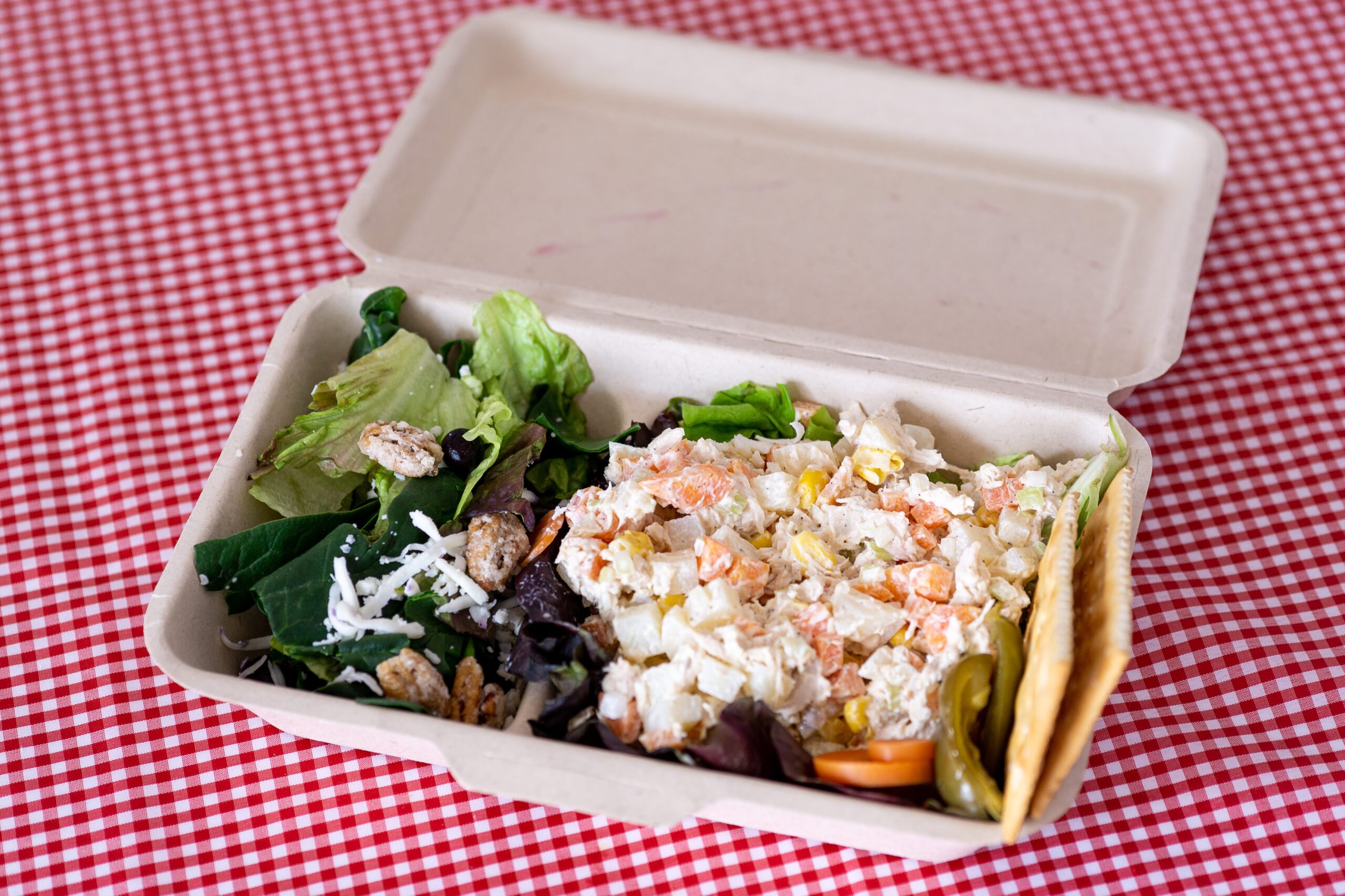 Box lunch ensalada de pollo